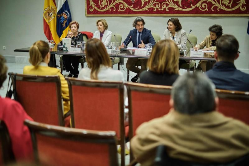 Presentación de Fuimos nosotras, las primera parlamentarias de la Democracia (Magis Iglesias) Asisten Gustavo Matos, presidente del Parlamento de Canarias, y María José Guerra Palmero, consejera de Educación  | 10/02/2020 | Fotógrafo: Andrés Gutiérrez Taberne