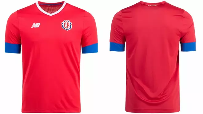 Costa Rica (local): Los Ticos se presentarán en Qatar con una camiseta titular roja, detalles en blanco en el cuello y en azul en los puños y con el nuevo escudo de la FCRF