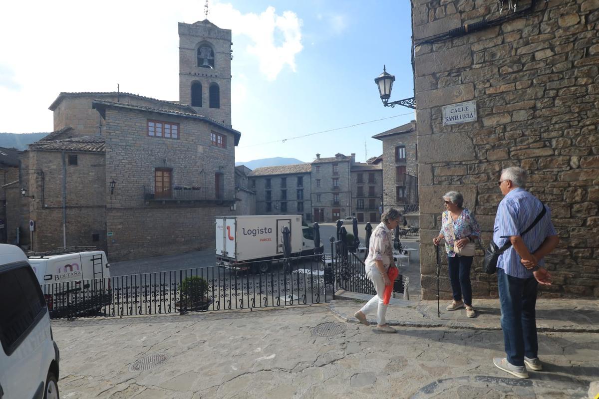 Minuto de silencio en Boltaña por el asesinato del hijo de un miembro de La Ronda de Boltaña