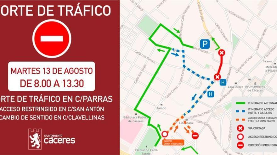 La calle Parras de Cáceres se corta al tráfico mañana por la colocación de las escaleras mecánicas en Alzapiernas