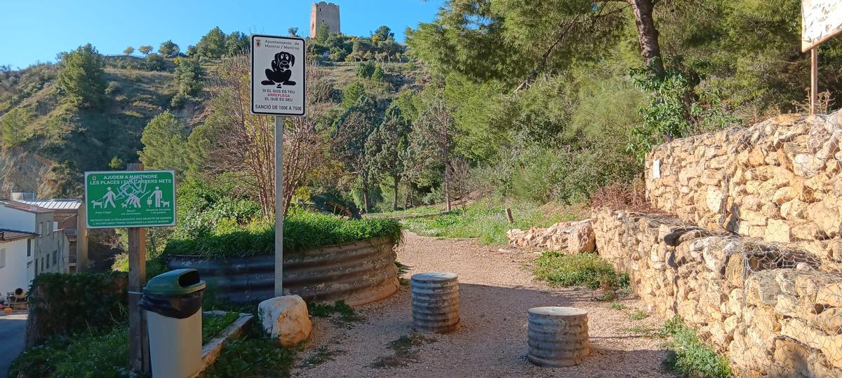 La zona natural junto a la Torre Àrab de Montroi ya ha sido recuperada.