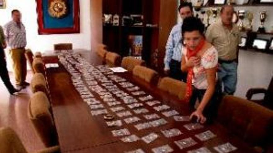Exponen 157 joyas decomisadas a un detenido por tráfico de drogas