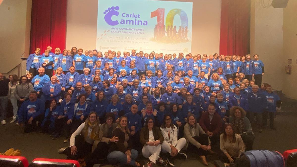 Participantes en el acto celebrado este miércoles en Carlet para conmemorar el décimo aniversario del programa Carlet Camina.