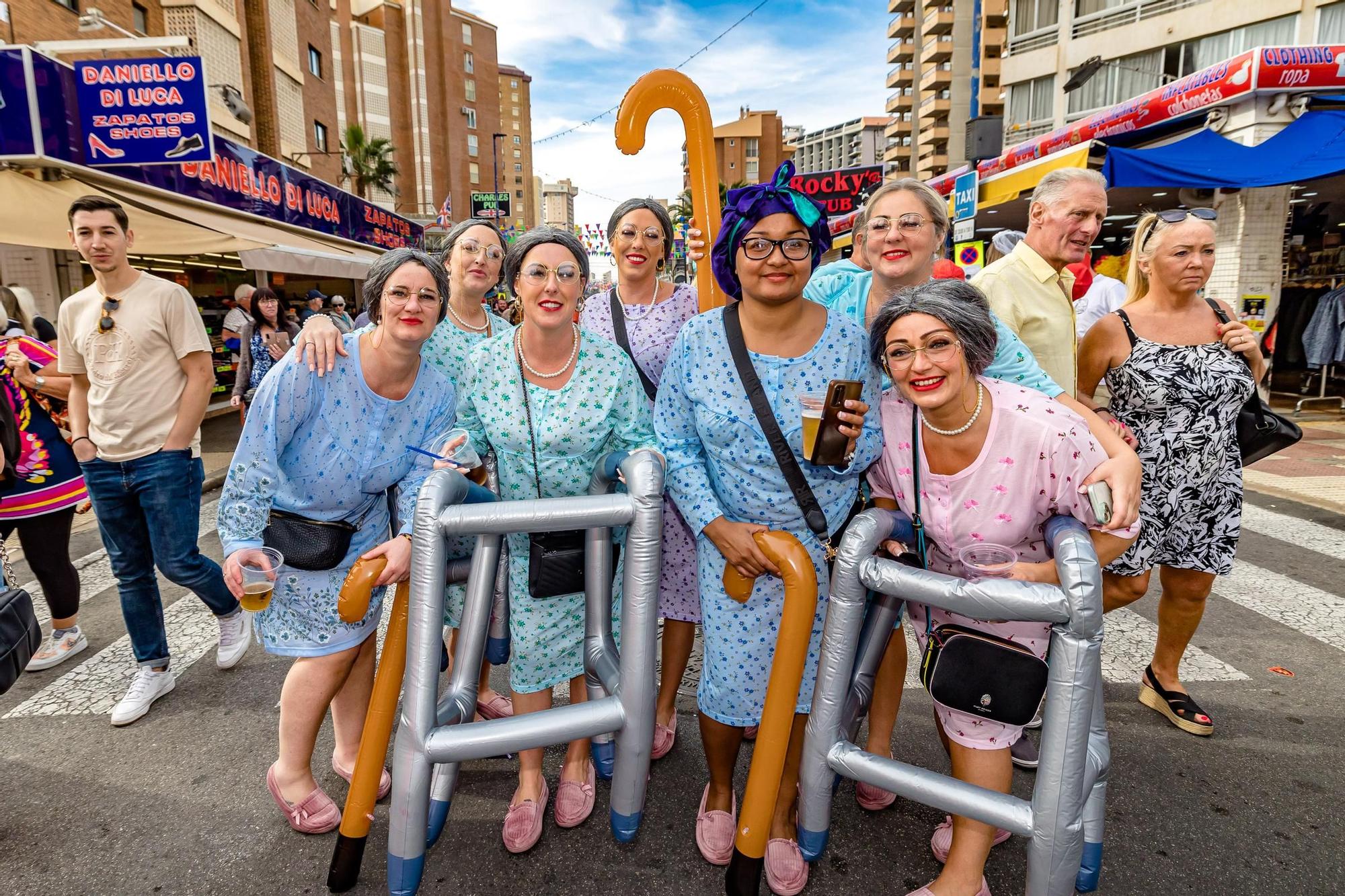 Así celebran los británicos la Fancy Dress Party 2023 en Benidorm