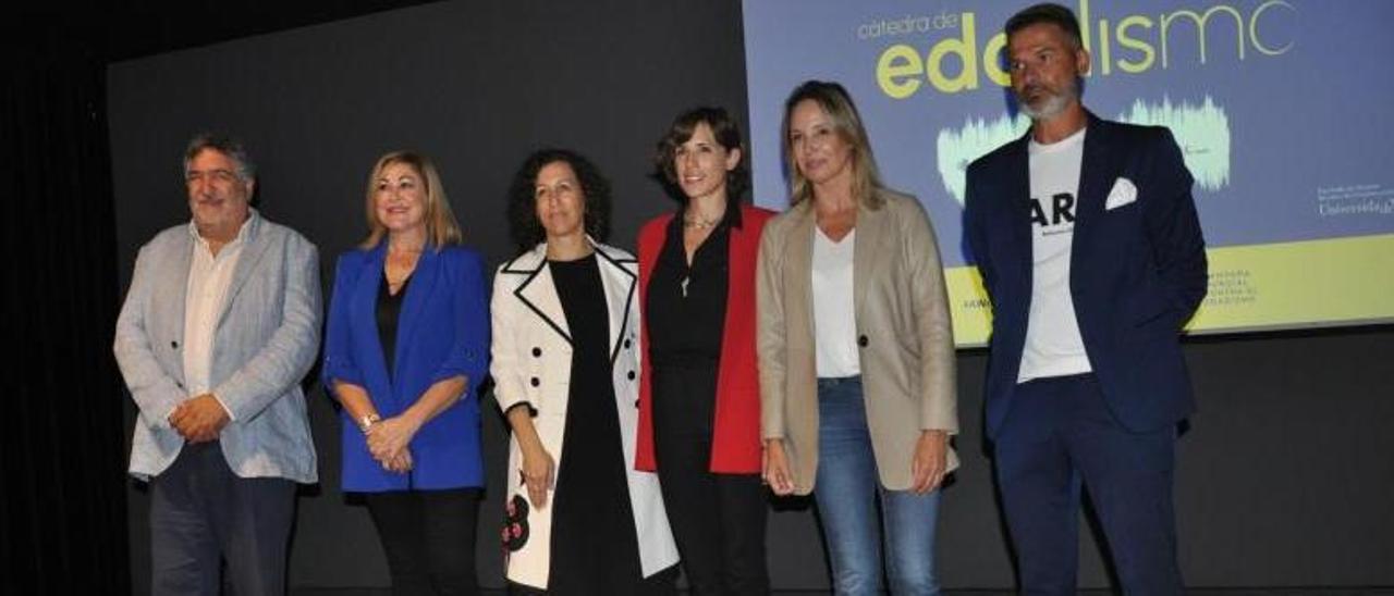 Juan Carlos Rodríguez, Yolanda Aguiar, Ana Belén Fernández, Vania de la Fuente, Marta Fernández-Tapias y Luis Barros, ayer, en la presentación de la Cátedra de Edadismo en el Museo MARCO. |   // DUVI