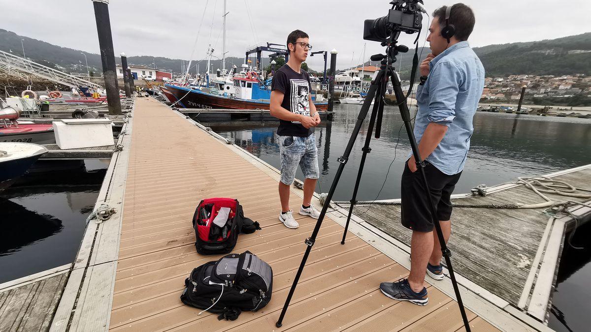 Kevin González, con el periodista Bruno Boelpaep.