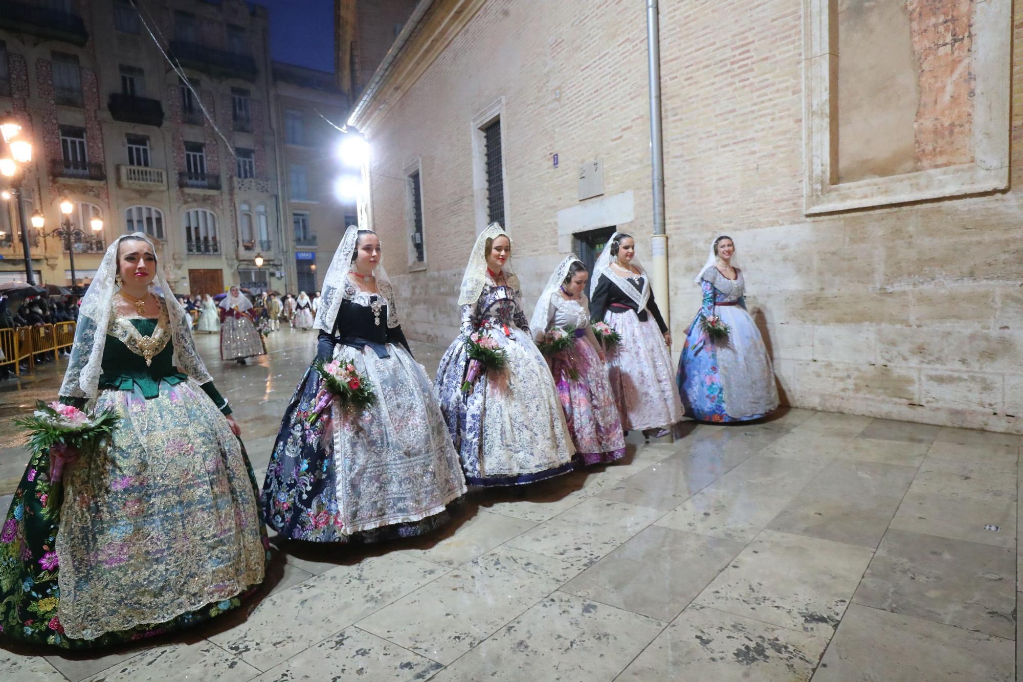 Búscate en el primer día de ofrenda por la calle de la Paz (entre las 19:00 a las 20:00 horas)