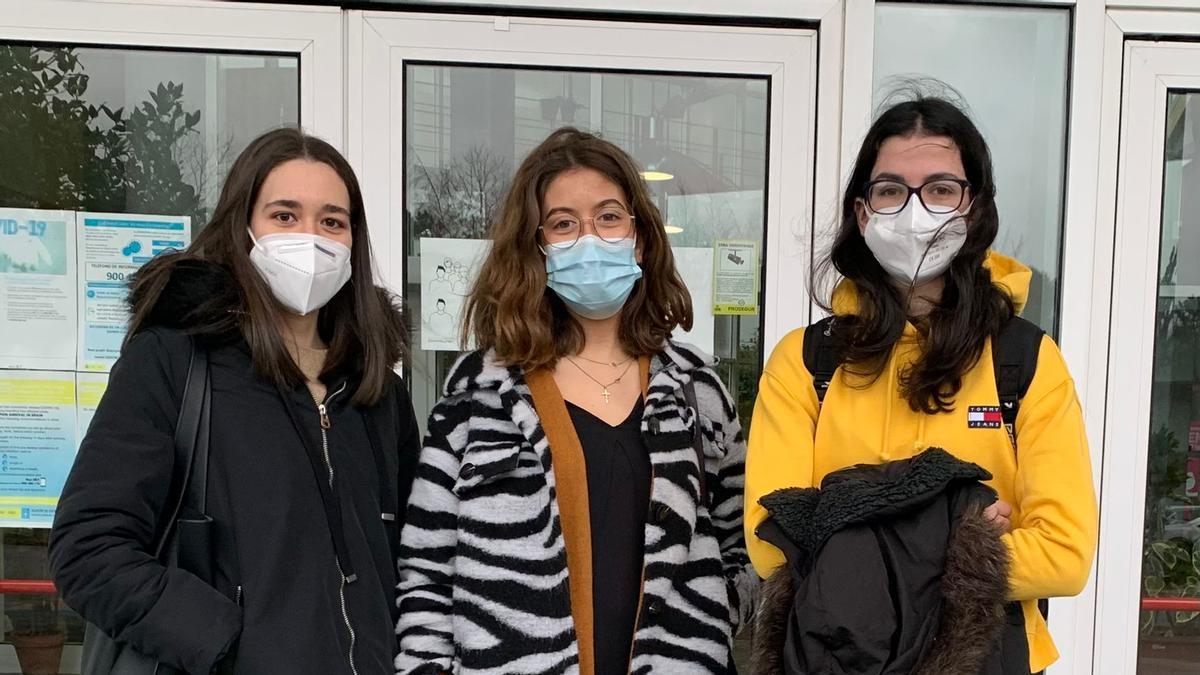 Alumnas de 2º de Bachillerato del colegio Salesiano que participaron en la fase gallega.