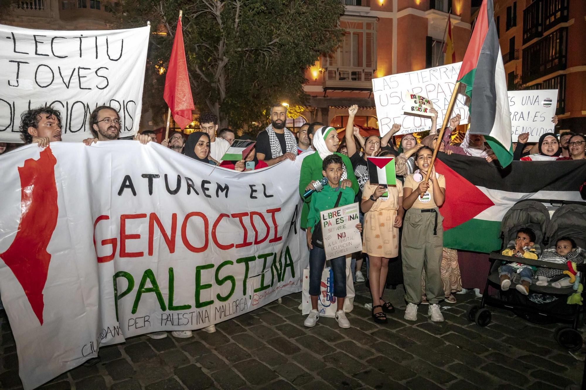 Medio millar de personas claman en Palma contra el "genocidio" de los palestinos en Gaza