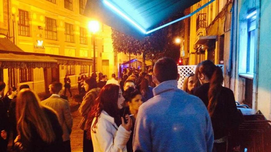 Ambiente de Nochevieja en el barrio de Sabugo.