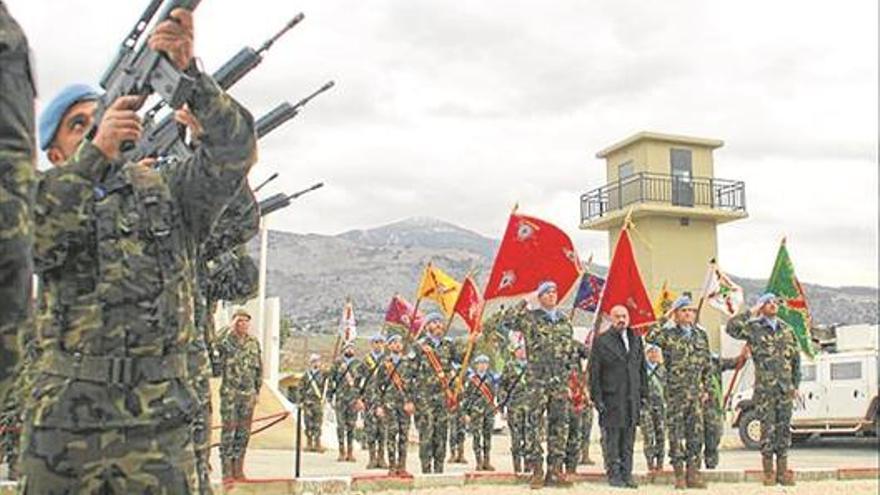 La Brigada homenajea a Soria bajo la torre de la UN 4-28 de Ghadjar