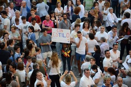 Protest für das Drei-Sprachen-Modell