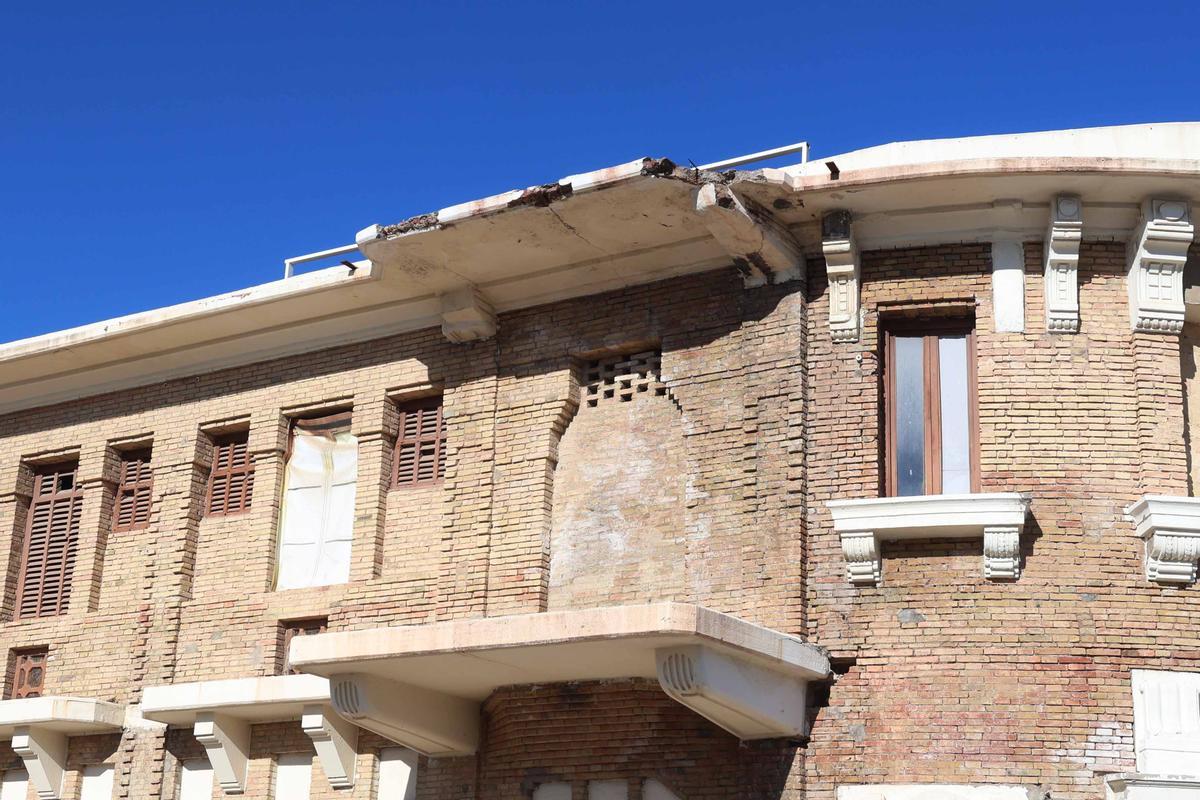 Detalle de uno de los desperfectos sufridos por el edificio de los Docks.