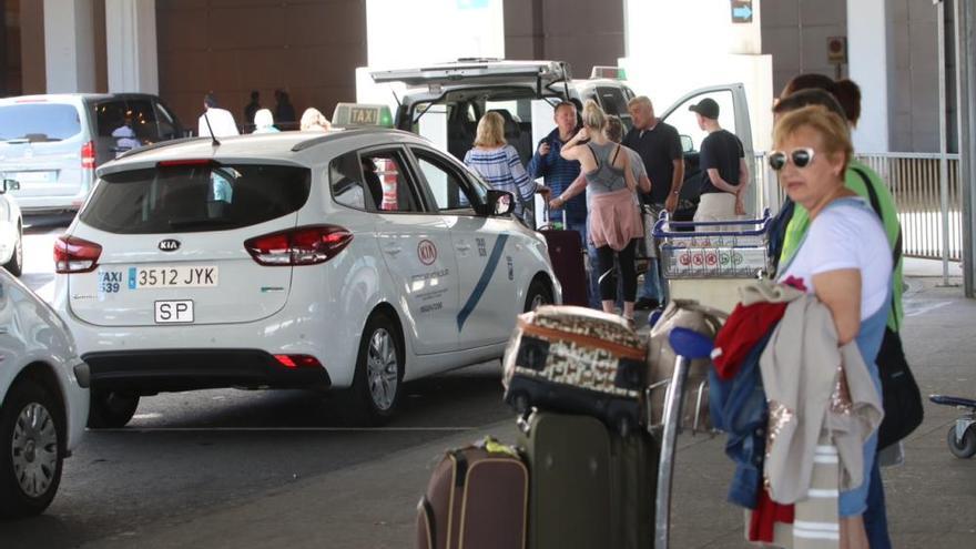 Un 60% de los taxistas malagueños secunda la huelga contra Cabify