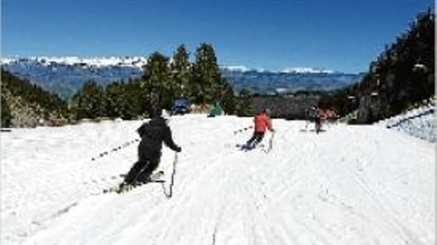 Un grup d&#039;esquiadors a Masella, durant aquestes festes de Pasqua