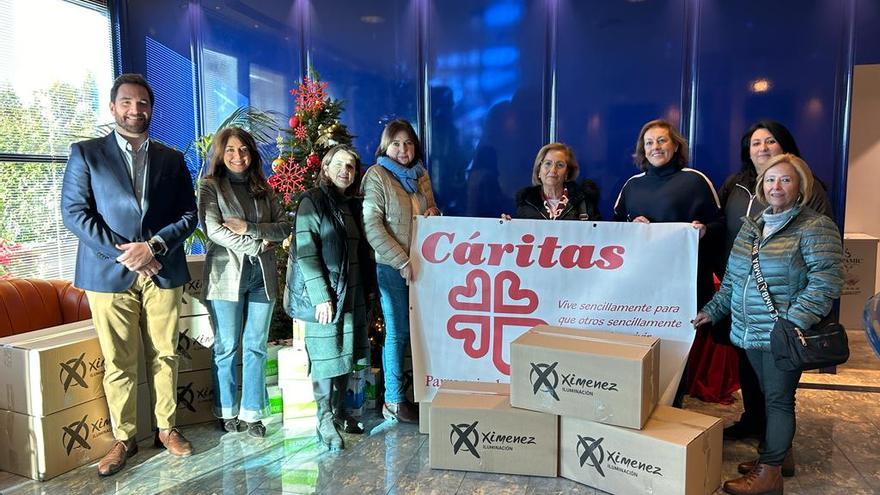 Ximenez Group entrega más de 250 kilos de alimentos a Cáritas