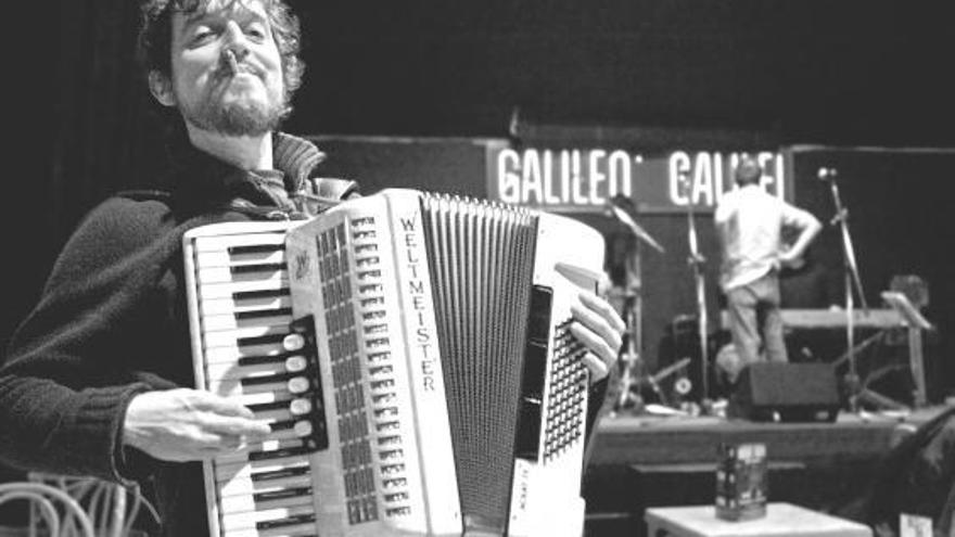 Nacho Mastretta, con su acordeón, en la sala Galileo de Madrid.