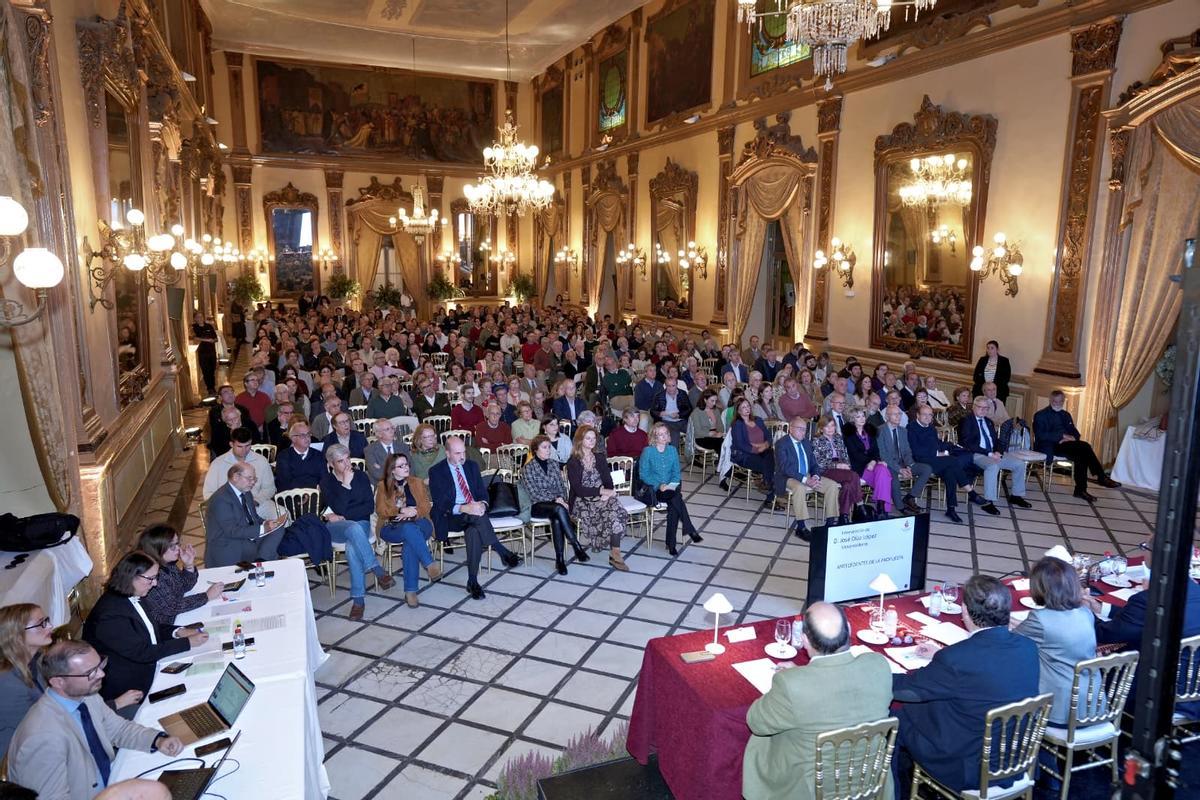 Asamblea general extraordinaria de socios del Real Círculo de la Amistad de Córdoba en la que se ha aprobado la medida.