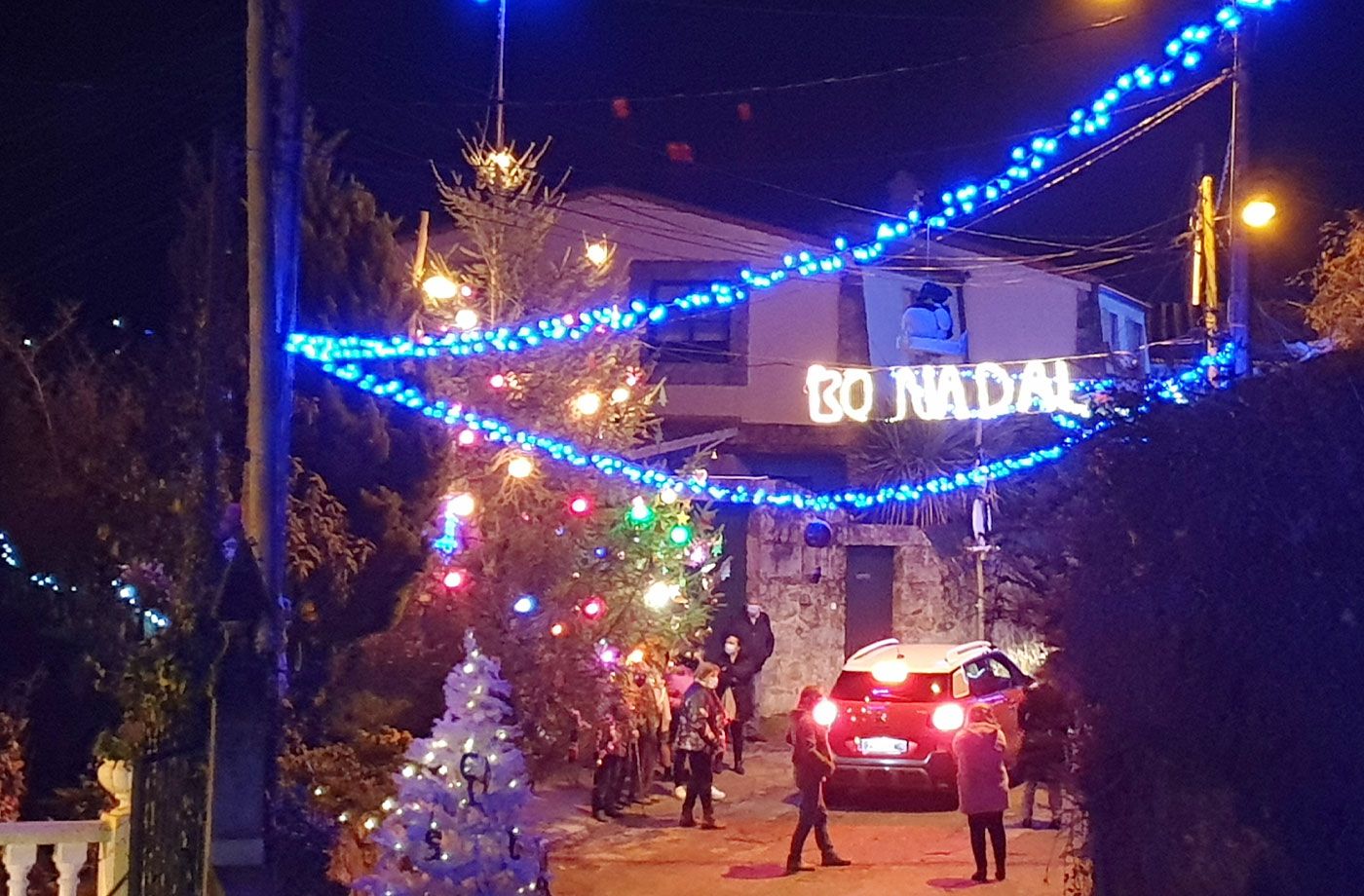 La fiebre de las luces de Navidad se contagia al rural