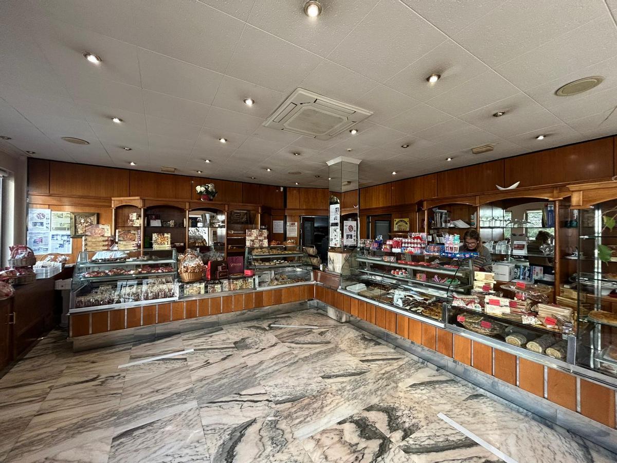 Interior de la repostería Casino, en Cornellana.