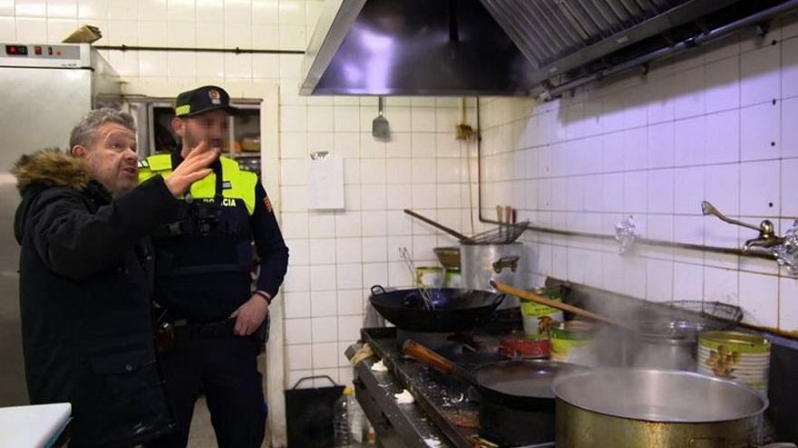 Chicote durante la inspección con la Policía Local de Zaragoza.