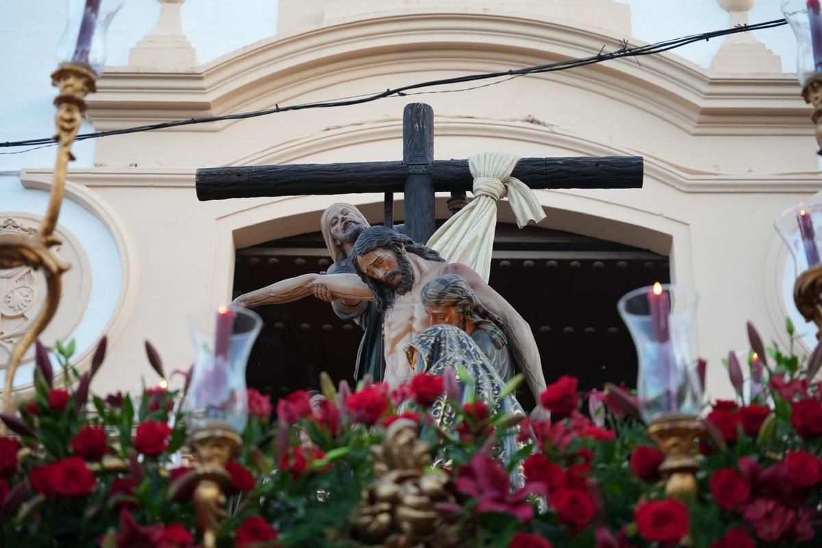 El Cristo del Desprendimiento a la salidan de San Andrés.
