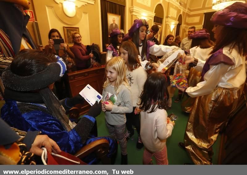 El Cartero Real recogió las ilusiones de los niños de Castellón