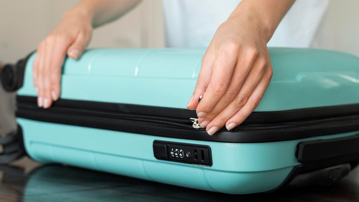 Adiós a la comodidad de la maleta de mano: estas son las nuevas medidas para volar en avión