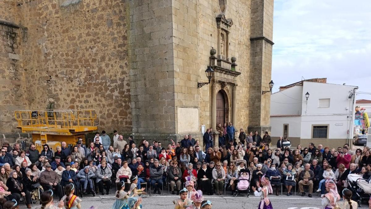 Madrigalejo y Escurial, en la provincia de Cáceres, celebran su Jueves de Comadres