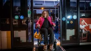 Montse Font, la 'tiktoker' que pone a prueba la accesibilidad real de Barcelona