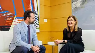 Lobos, impuestos y trenes: Queipo (PP) elogia la "valentía y fuerza" de la presidenta cántabra frente al "sanchismo" de Barbón