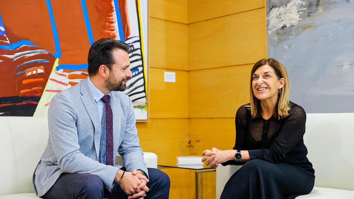 Queipo y Buruaga, este miércoles por la mañana, en Santander.