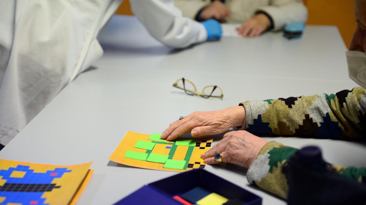 Ejercicios en el taller de terapia cognitiva de Afads.