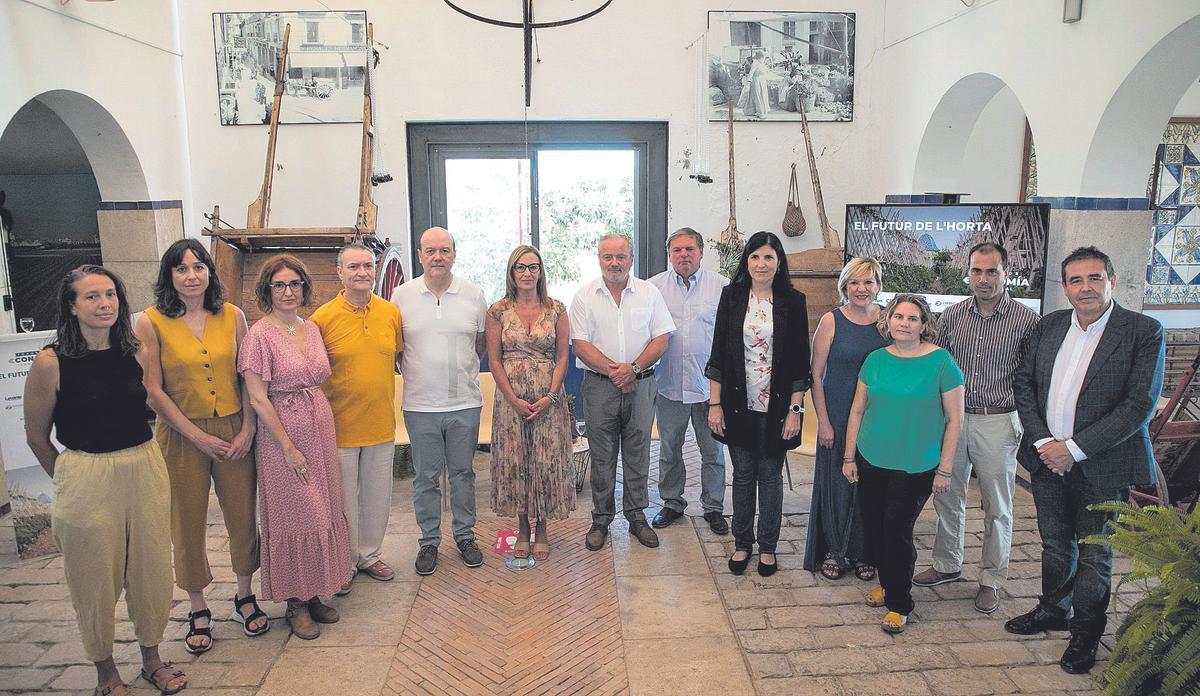 De izquierda a derecha: L. Mulet, N. Rigoberto, L. Sena, J. Carles Jover, R. Puchades, M.Josep Amigó, J.A.Soria, A.J.Gimeno, R.Agular; A.Hernández, M. Fornés, E.Ramos y J. Monreal.