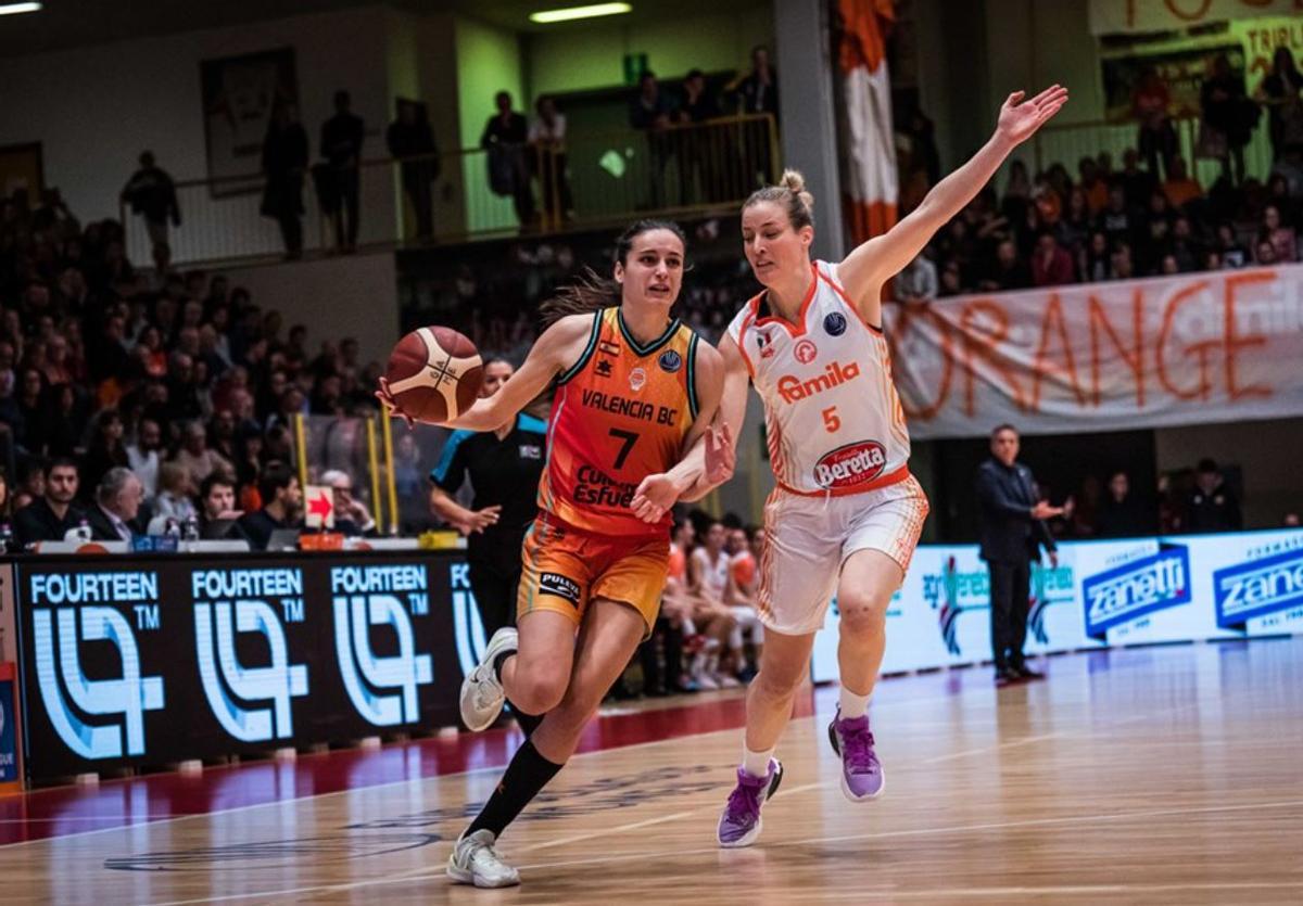 Ángela Salvadores, en el partido de la Euroleague Women frente al Schio