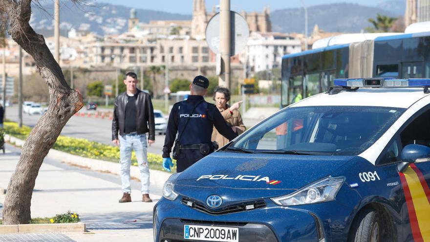 La policía denuncia a 30 personas en Palma y 7 en Manacor por desobedecer el estado de alarma