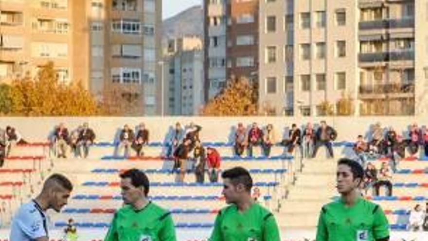 El Eldense se enfrenta a una multa por salir al terreno de juego con retraso