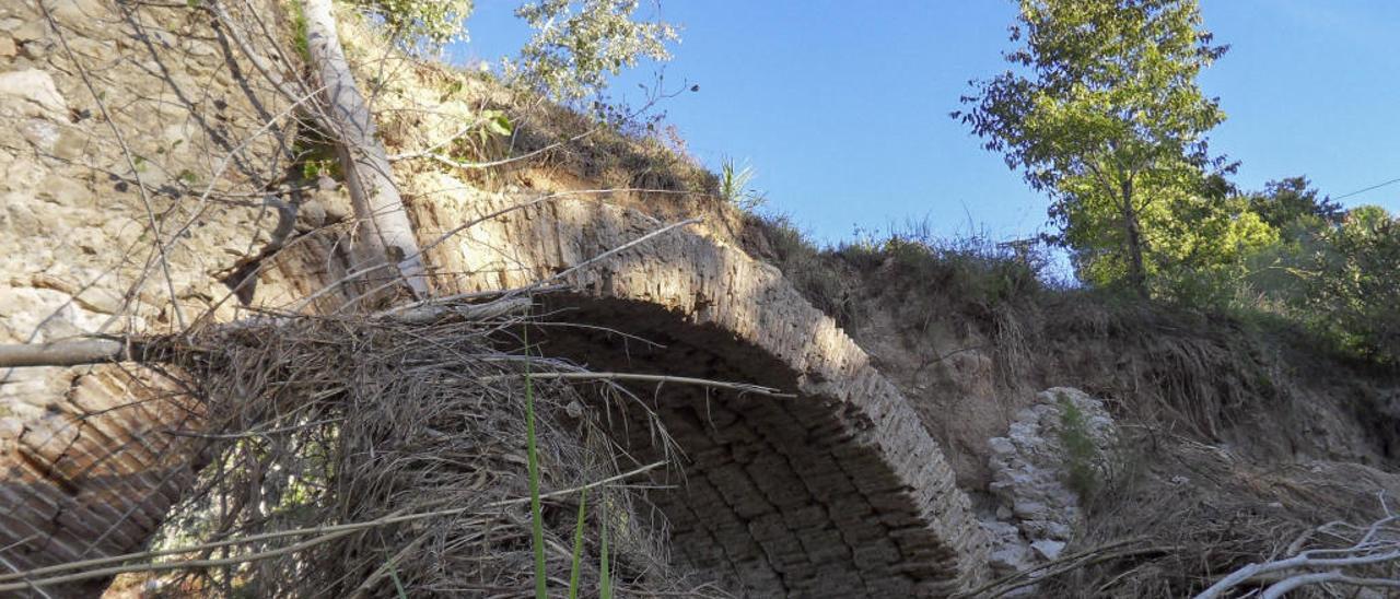 Estado del Pont del Palau de Vahillo de Moixent, con la estructura descubierta