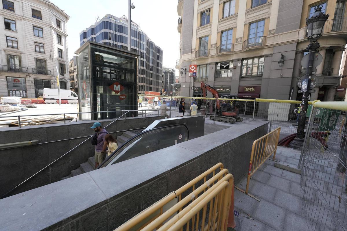 La zona de Jaume I empieza a transformarse en plataforma única a su paso por la plaza del Àngel