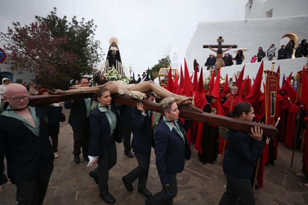 Con más incertidumbre de la esperada en un primer momento, a las 20.10 horas se daba inicio a la procesión