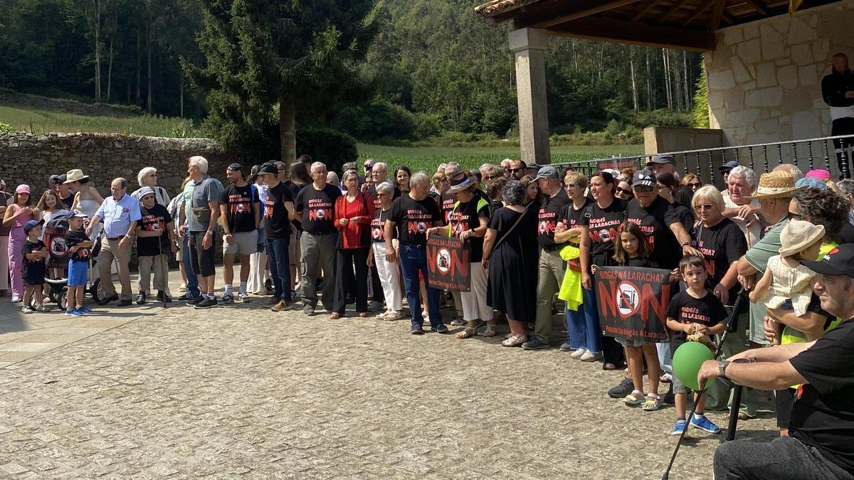 Veciños e veciñas da Laracha que participaron na peregrinación por Soandres.