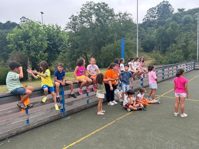 EN IMÁGENES: Niños participando en juegos en Lieres en las colonias urbanas de Siero