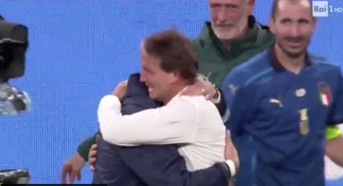 El abrazo entre Mancini y Vialli.