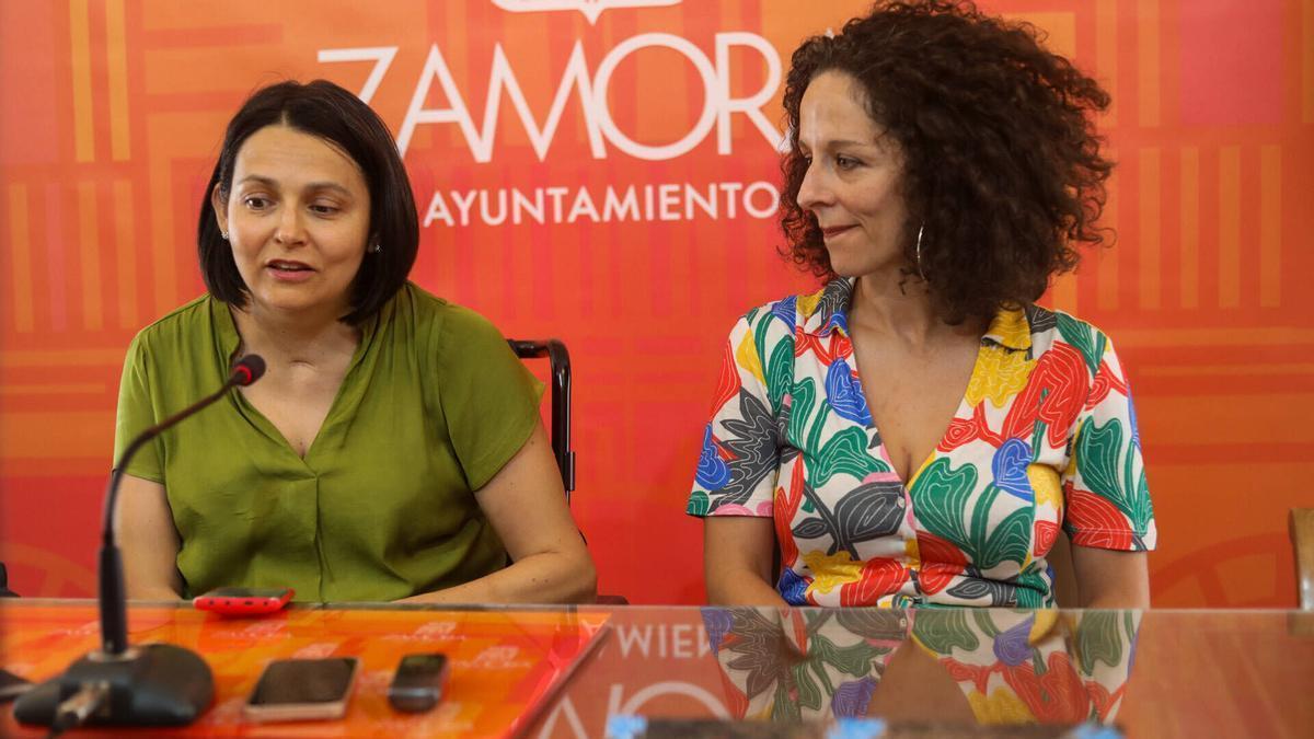 La concejala de Cultura, María Eugenia Cabezas, y la dramaturga, María San Miguel.