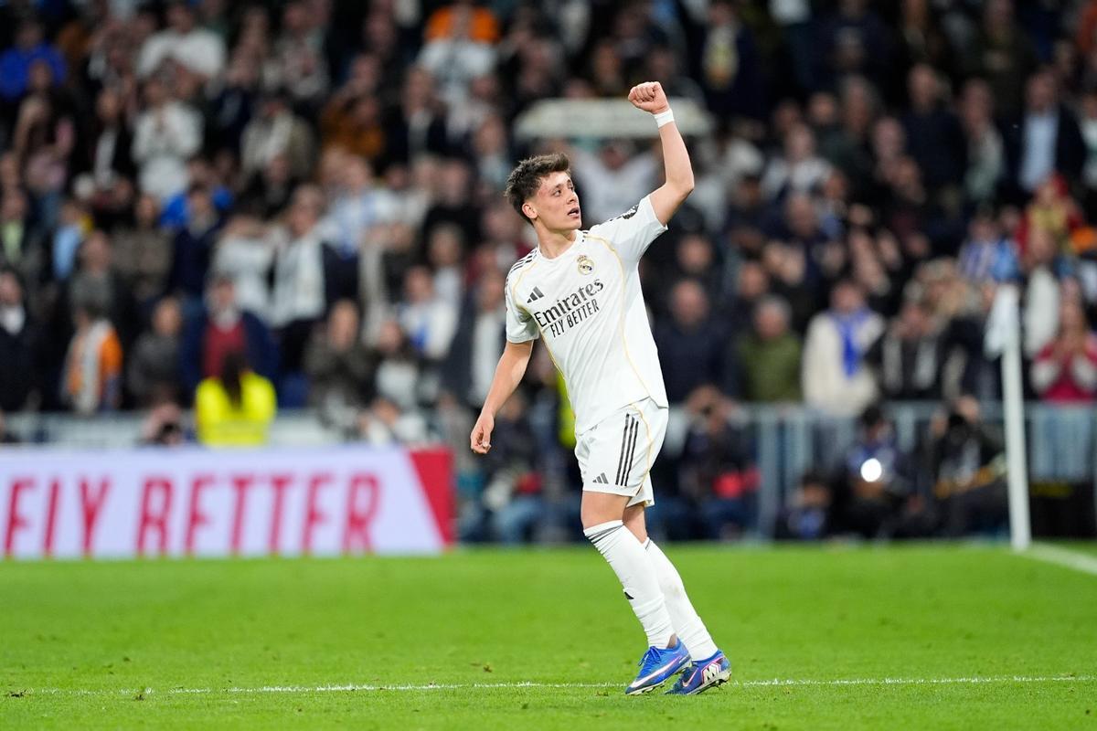 Arda Guler, centrocampista del Real Madrid, celebra su gol frente al Elche.