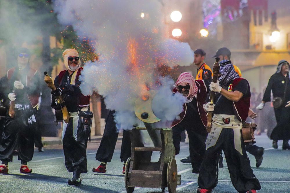 Las Fiestas de la Reconquista llenan las calles de olor a pólvora