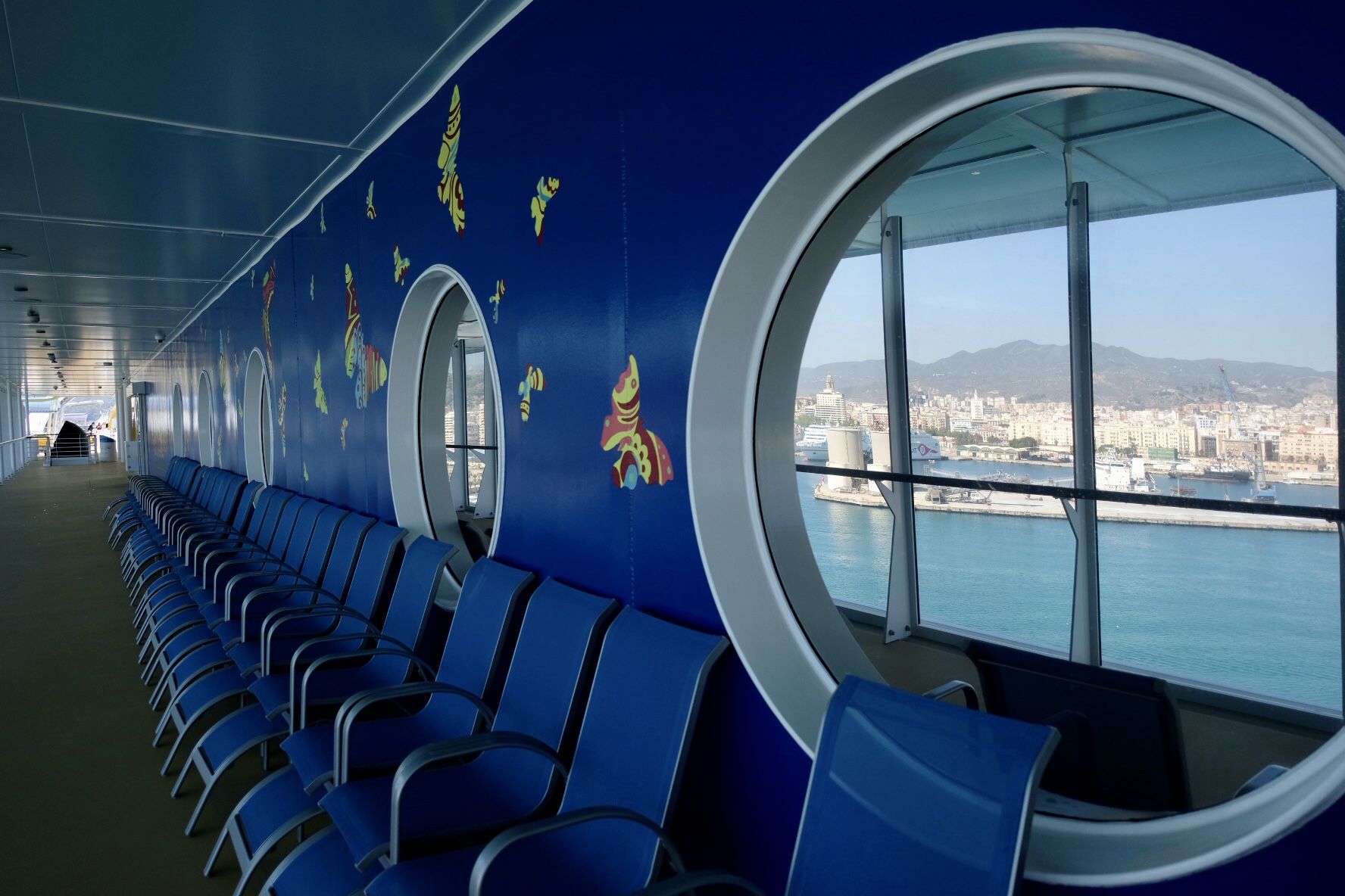 El 'Wonder of the seas', el crucero más grande del mundo, en el puerto de Málaga