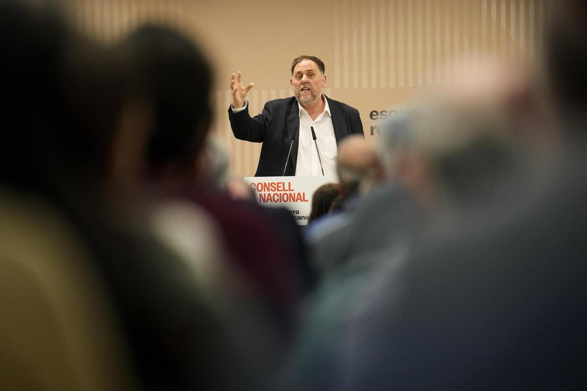 El presidente de ERC, Oriol Junqueras, este sábado dirigiéndose a los dirigentes y cuadros del partido.
