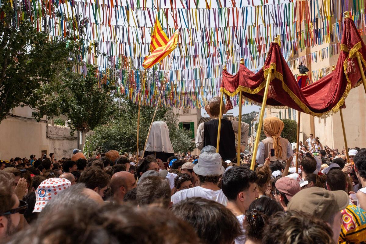 Felanitx disfruta con Sant Agustí y la irreverencia del Cosso Felanitx disfruta con Sant Agustí y la irreverencia del Cosso