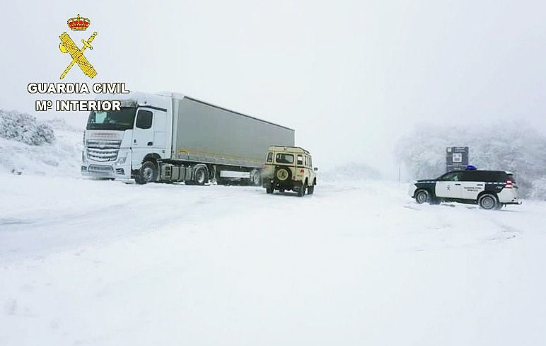 Rescatado un camionero polaco que quedó atrapado en Foncebadón (Léon) por la nevada por un error en su GPS